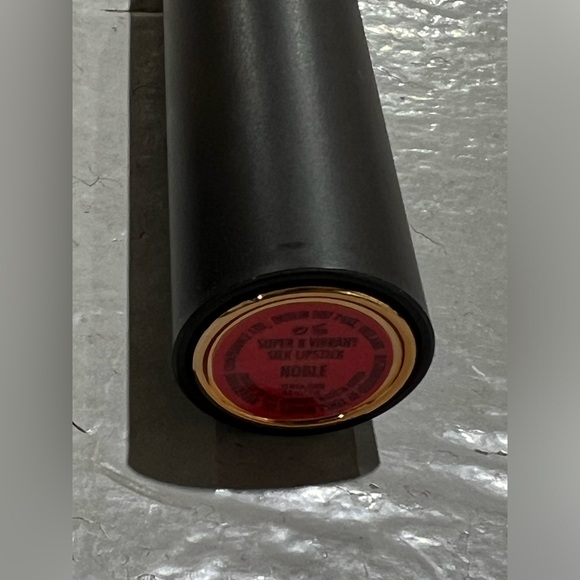 Yensa Super 8 VIBRANT SILK LIPSTICK in the colour Noble - Picture 11 of 16